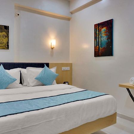 Urban Hometel Poona Buitenkant foto