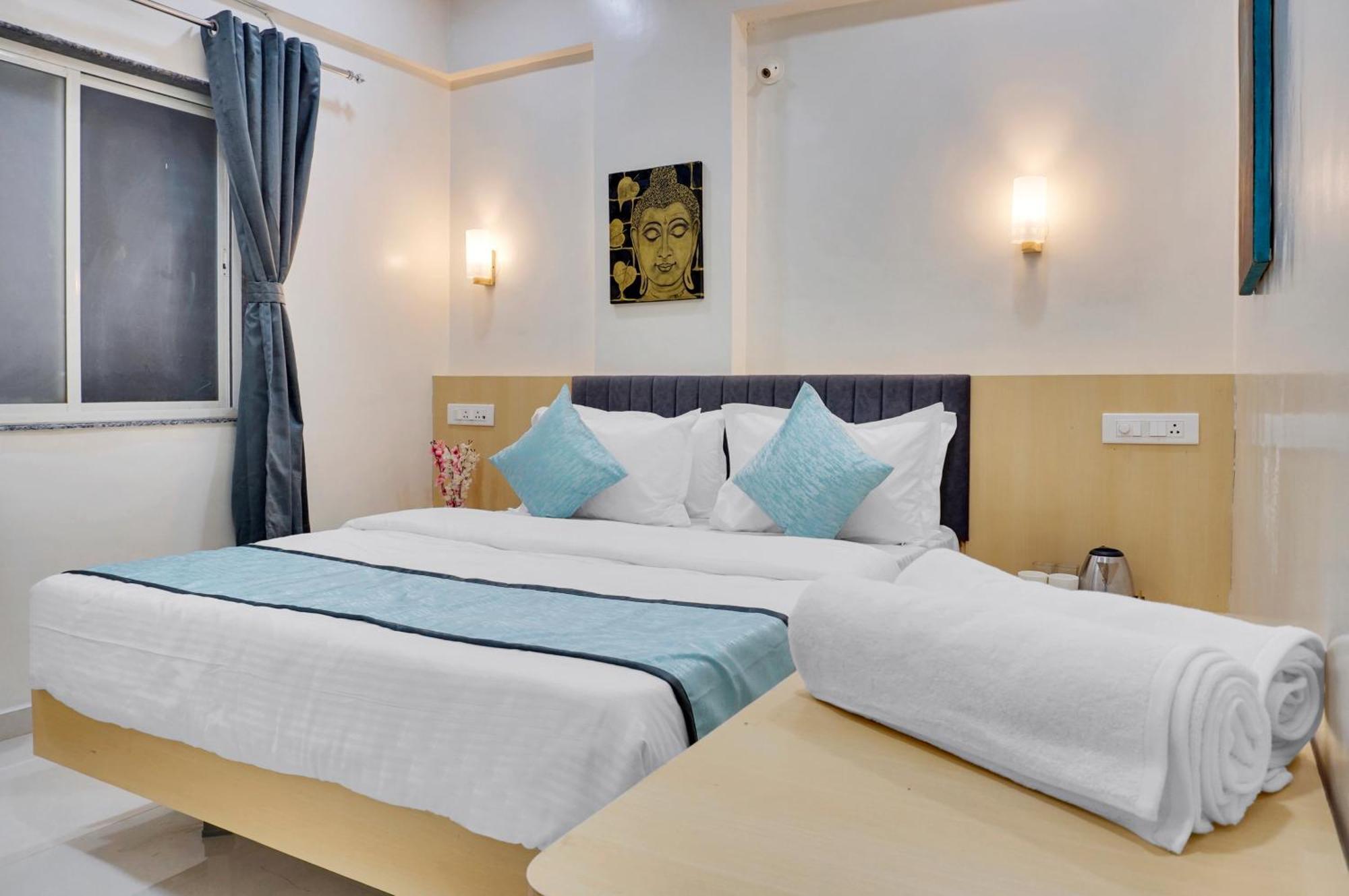 Urban Hometel Poona Buitenkant foto