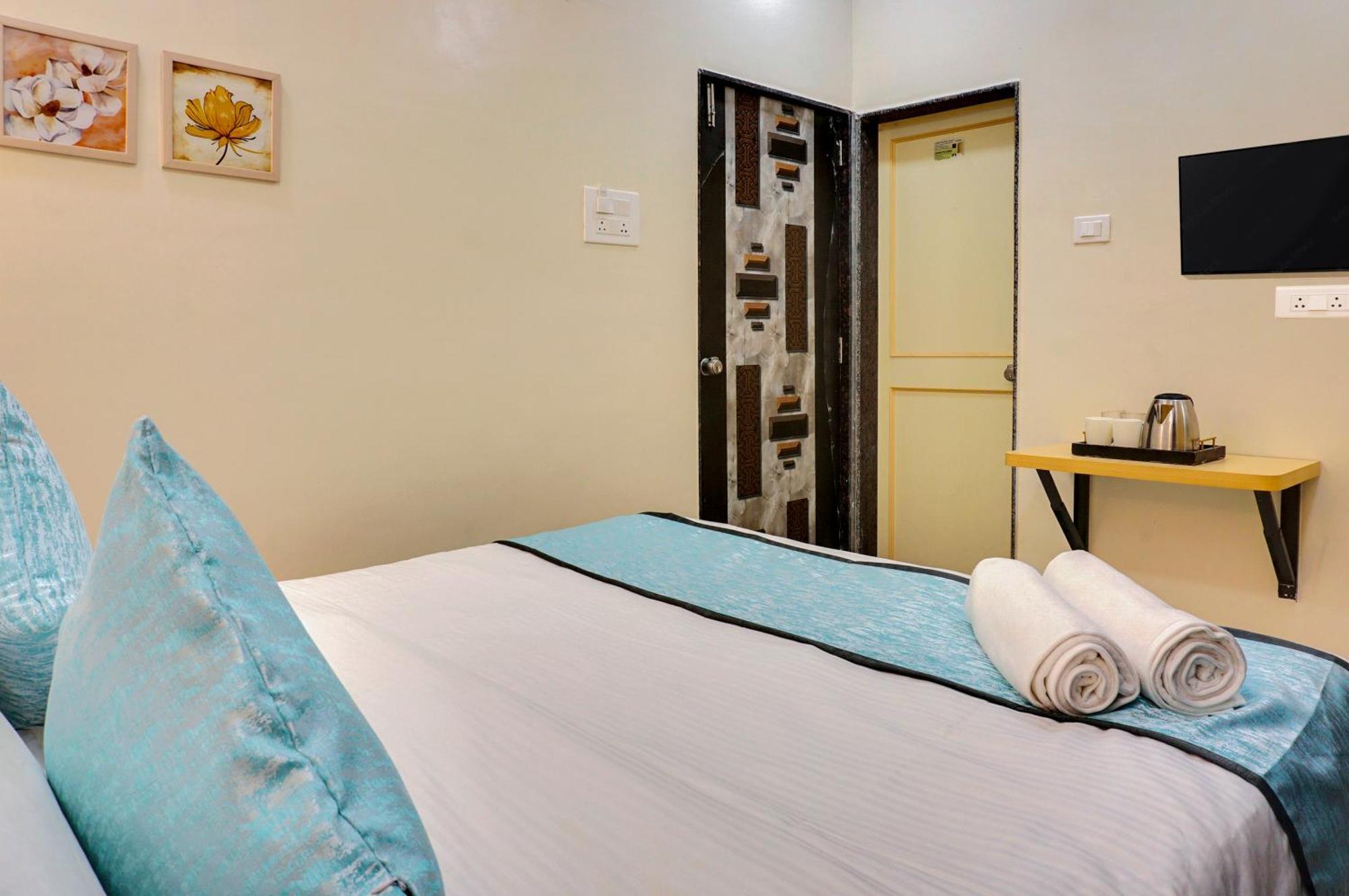 Urban Hometel Poona Buitenkant foto