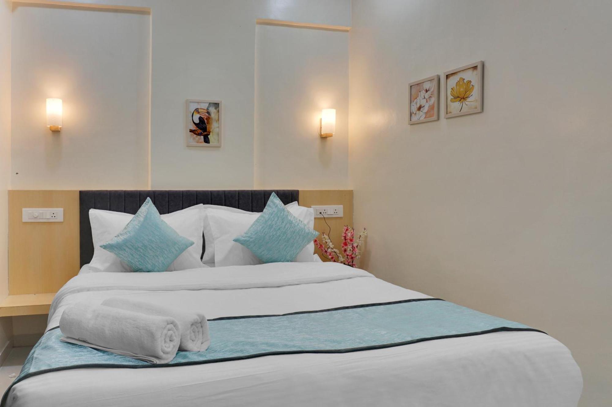 Urban Hometel Poona Buitenkant foto