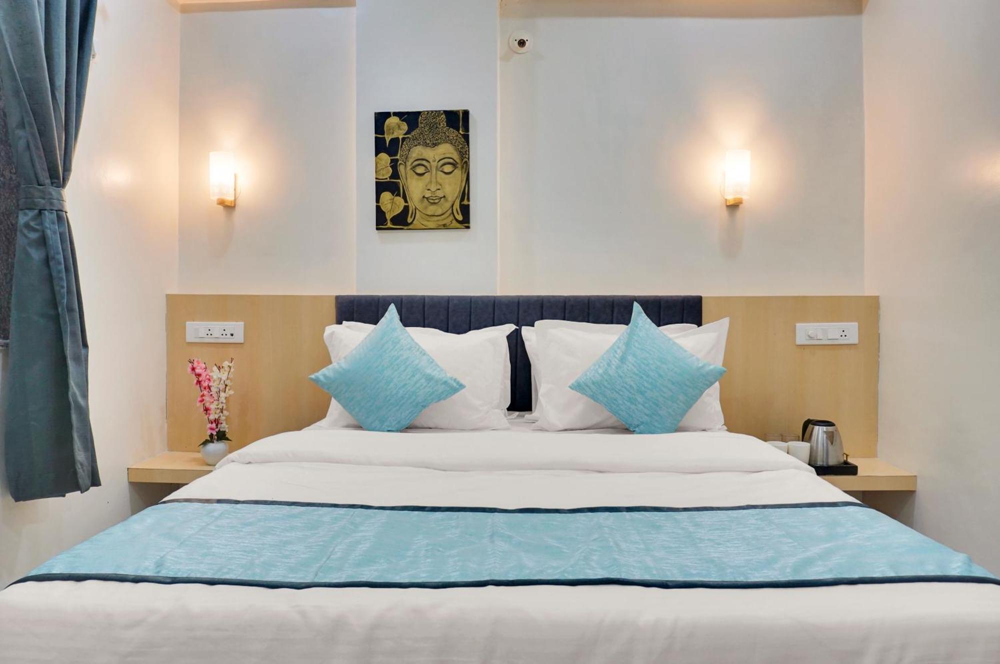 Urban Hometel Poona Buitenkant foto